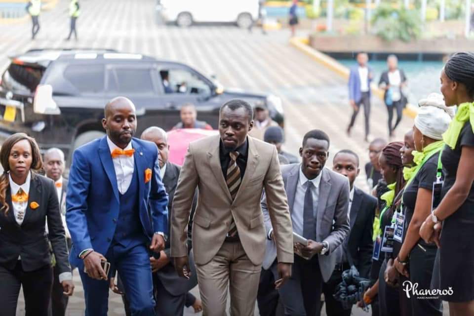 ArthurJ_Amooti's tweet photo. The mantle upon your life will always announce you to the world.
#PossessingAllThings
#PhanerooDevotion📜 https://t.co/eGGVK8bibO