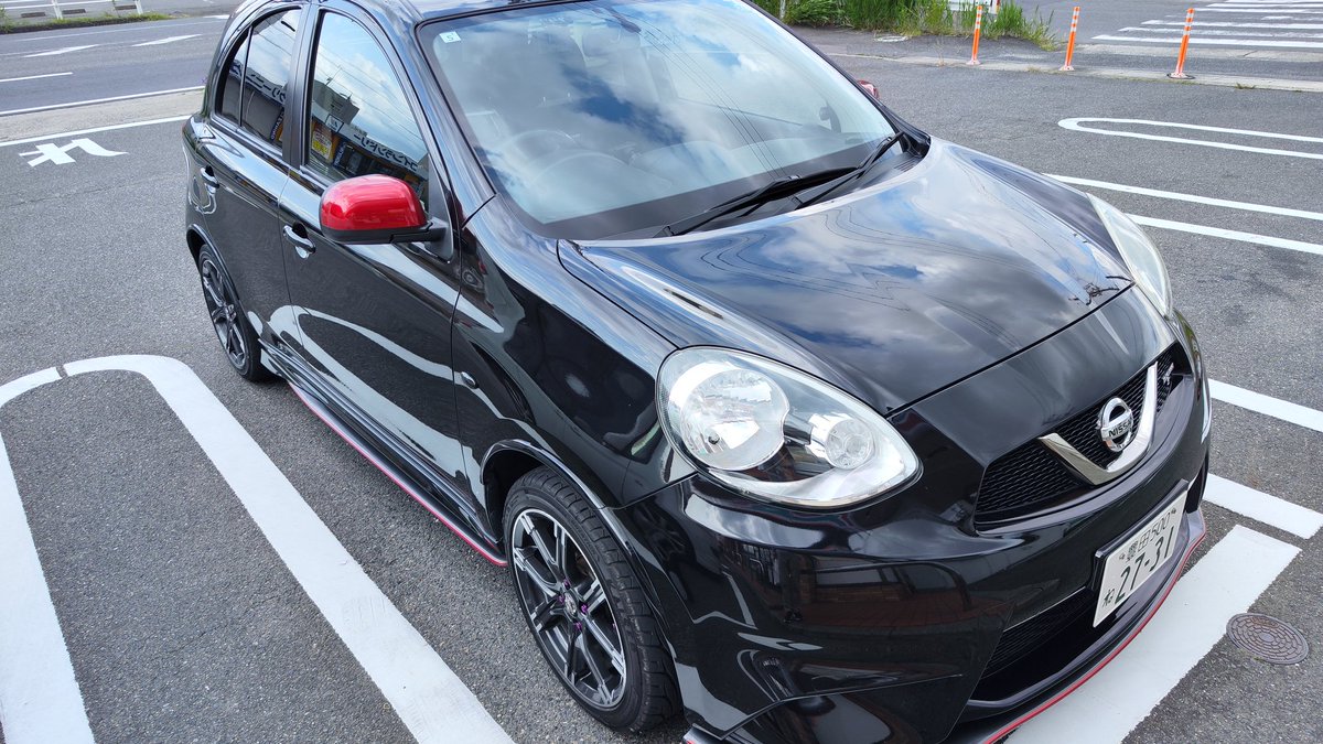 yuu_carwash's tweet photo. 明日のオフ会に向けて車をキレイにしておこうと思って、今週１週間ちょこちょこ洗車してました〜
月曜〜木曜：フロント/サイドをDeepBase→グラシアスモンスターゴールド
金曜：タイヤホイールをPOML Venus→POML Overhaul/Dress

あと、ボンネットに５種類のQDを施工して実験ｗ https://t.co/NeV48yi7LE
