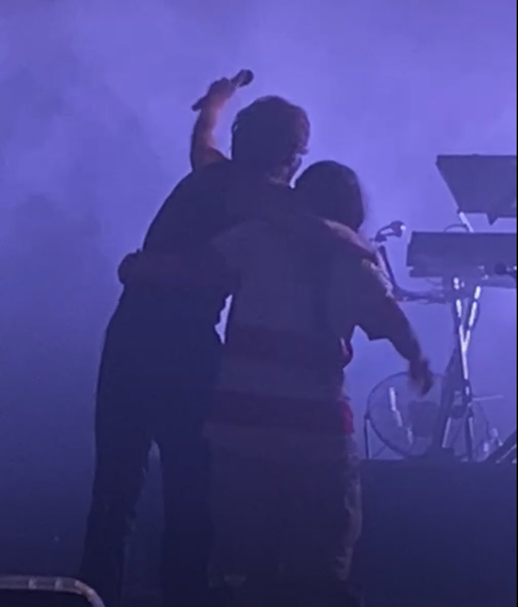 AOTVOnTour's tweet photo. “Take one of me and my girl please”

Louis asking for a photo with a fan 
#FITFWTGuadalajara 

📸 owner https://t.co/2QKTeI0Qrz