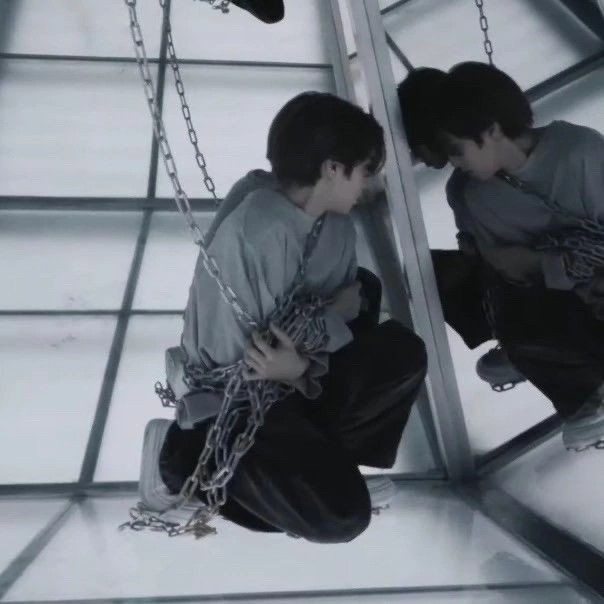 thatdyingpen's tweet photo. ☽︎. 𝐈𝐧 𝐭𝐡𝐞 𝐜𝐚𝐠𝐞, 𝐮𝐧𝐝𝐞𝐫 𝐭𝐡𝐞 𝐥𝐢𝐠𝐡𝐭.
    𝐎𝐡 𝐠𝐨𝐨𝐝 𝐋𝐨𝐫𝐝, 𝐰𝐡𝐞𝐧 𝐰𝐢𝐥𝐥 𝐡𝐚𝐯𝐞 𝐈 𝐬𝐮𝐟𝐟𝐢𝐜𝐞? https://t.co/dDKnXBZqJd