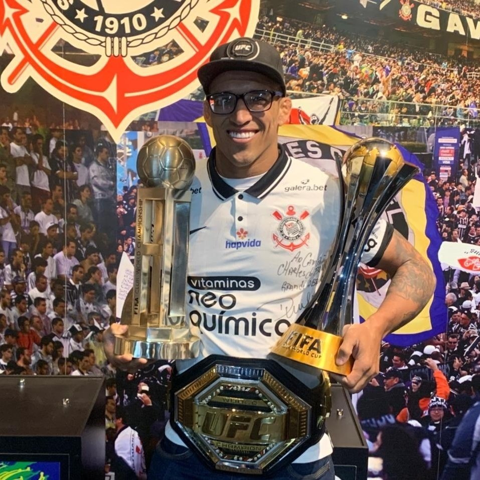 EuAmoSCCP10's tweet photo. Se eu sou esses dois
Me junto e faço um megazorde pra AMASSAR o Carlos Miguel, Duilio, Andres na porrada

Ia exterminando um por um 🥊😡🥊 https://t.co/yaFBK3EePv