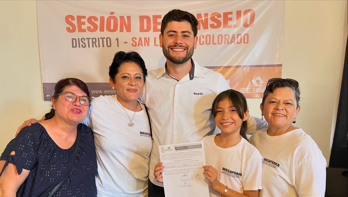 jpwasapraka's tweet photo. ¡GRACIAS, DE CORAZÓN!🍏🎉

Hoy recibimos la constancia como su diputado electo para SLRC D1, y la gratitud que siento la demostraré con hechos, esta victoria es suya 👊🏻

#SLRC #Wasapraka #DiputadoElecto #Gracias https://t.co/u6pRJOo5aV