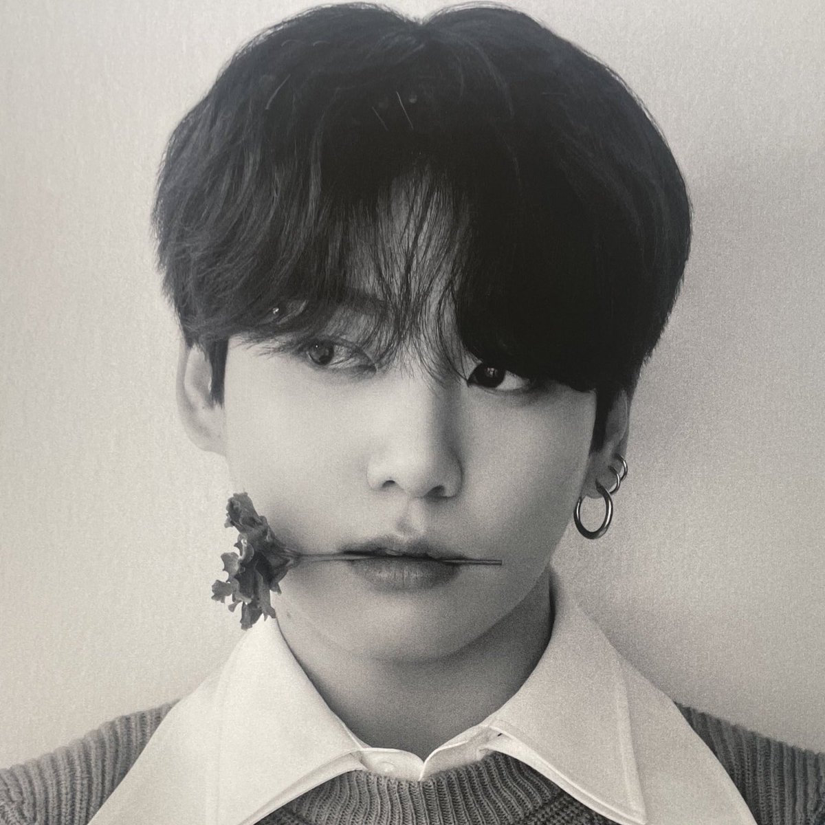 BTS_BeyondTheS_'s tweet photo. 'Never let go' de #Jungkook ya se encuentra disponible las plataformas 🎶 

🎵Spotify : https://t.co/fo0fndKpFh…
iTunes : https://t.co/eOvluHlFGG…
Apple Music : https://t.co/eOvluHlFGG…

NEVER LET GO OUT TODAY 
NEVER LET GO BY JUNGKOOK 
#JungKook_NeverLetGo @BTS_twt https://t.co/HDgeaz4zR2