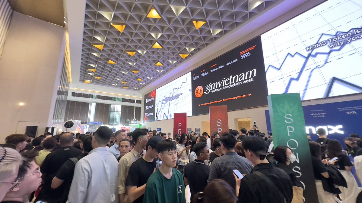 LayerTwoAsia's tweet photo. LayerTwo Labs @ GM Vietnam, one of the most packed blockchain conferences in SEA! Spreading word of #Drivechain !

@BMANLead @XTexchange https://t.co/Fq2MgFV4En