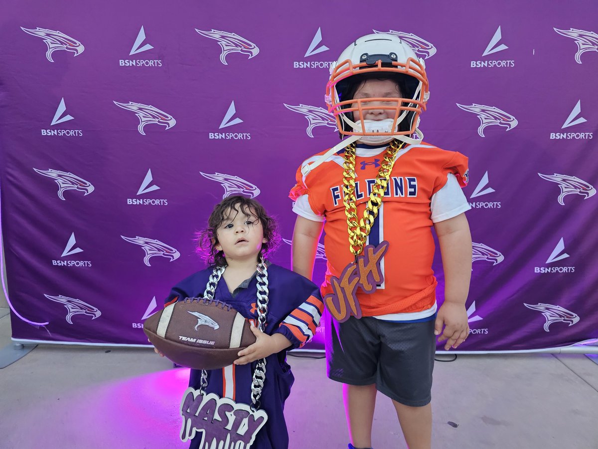 vikki_rae86's tweet photo. Day 2 of @EHSFalconFB Football Camp for our big guy!! Proud of Emi for working hard and finishing his first football camp! 🧡🏈💜 https://t.co/628gBbqEkK