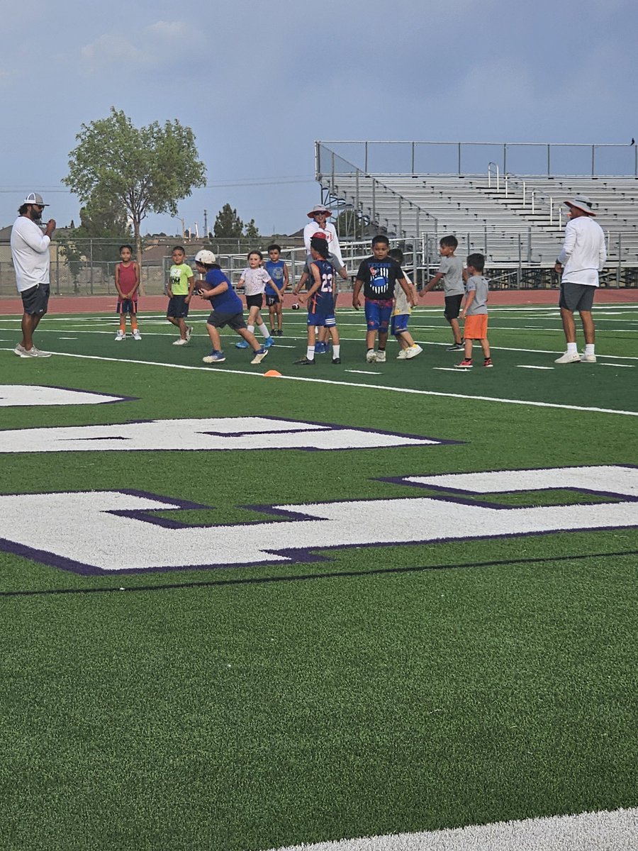 vikki_rae86's tweet photo. Day 2 of @EHSFalconFB Football Camp for our big guy!! Proud of Emi for working hard and finishing his first football camp! 🧡🏈💜 https://t.co/628gBbqEkK