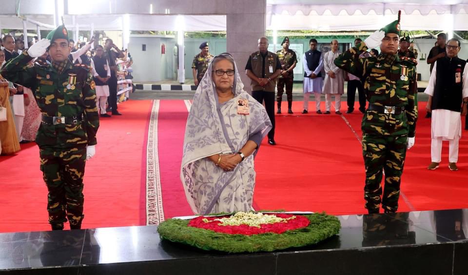 albd1971's tweet image. Prime Minister #SheikhHasina and the central leaders of #AwamiLeague have paid respects to the Father of the Nation Bangabandhu Sheikh Mujibur Rahman today marking the historic #SixPoints Movement.