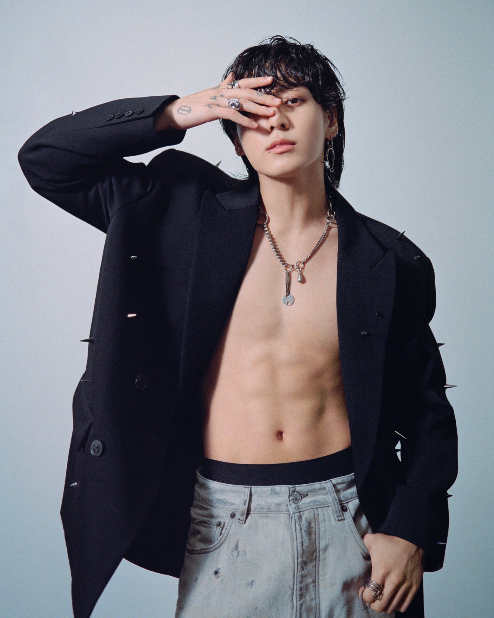 BTS Charts Daily در X: «New photo of #Jungkook via Apple