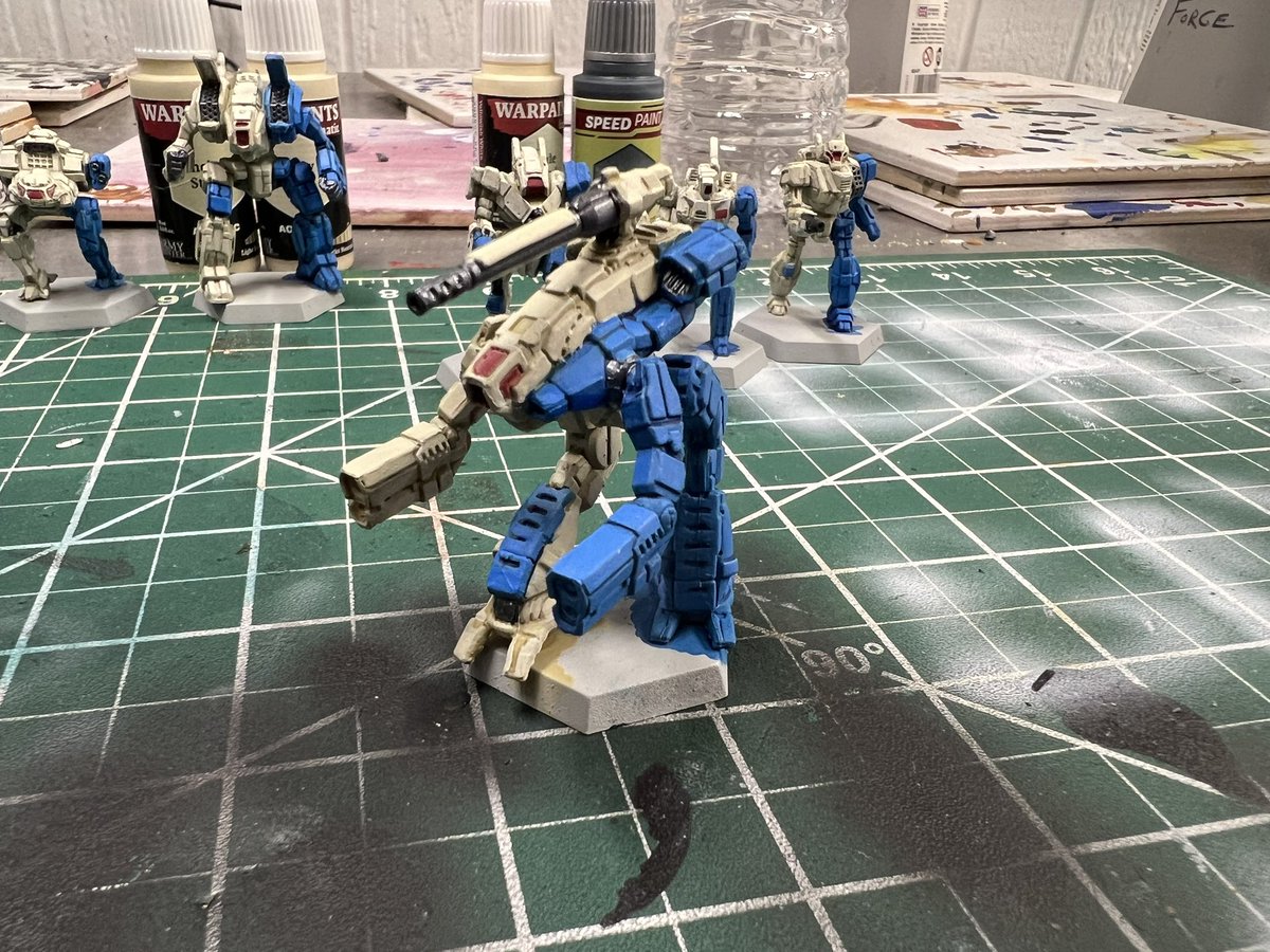 Visionsfromthe2's tweet photo. Been a few days. All mechs are about 75% done. Starting in on the auxiliary colors before final highlights. Got to figure out the last lance for this company, any thoughts for 3025(ish) and a new player?

#battletech #mechwarrior #innersphere #mech #catalystgamelabs #armypainter https://t.co/6DjndkuLix