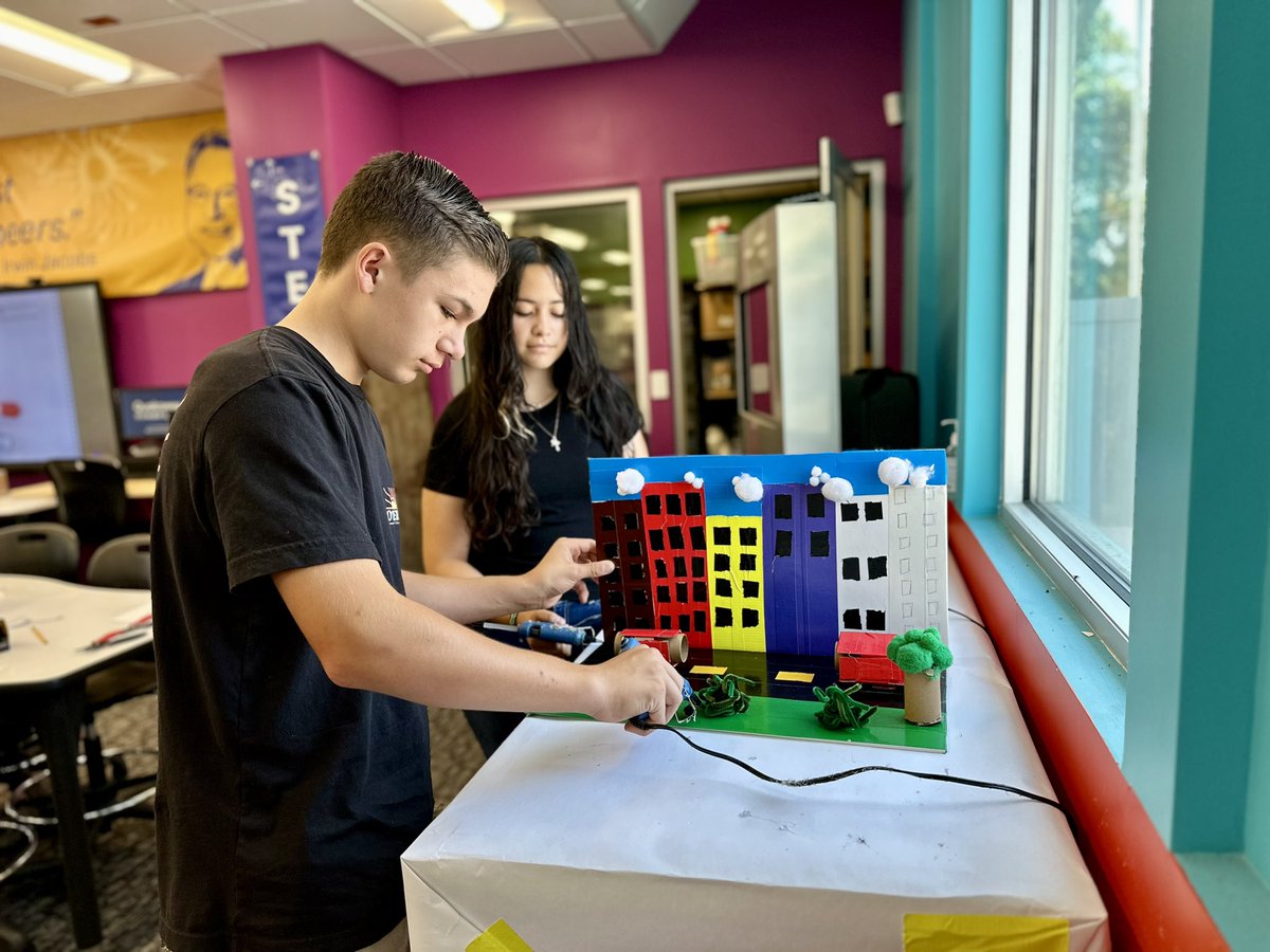 Porterville_FRL's tweet photo. From brainstorming to designing to starting to build a prototype, @qualcomm Tech for Good inventors are working their way through the Engineering Design Process! 
@pathwayspusd #thinkabitlab #qualcomm #techforgood #designprocess #engineering #stem #steam #empowerthefuture https://t.co/tbLQWcFDZ1