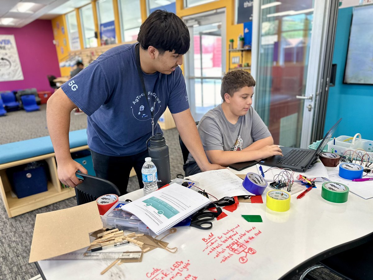 Porterville_FRL's tweet photo. From brainstorming to designing to starting to build a prototype, @qualcomm Tech for Good inventors are working their way through the Engineering Design Process! 
@pathwayspusd #thinkabitlab #qualcomm #techforgood #designprocess #engineering #stem #steam #empowerthefuture https://t.co/tbLQWcFDZ1