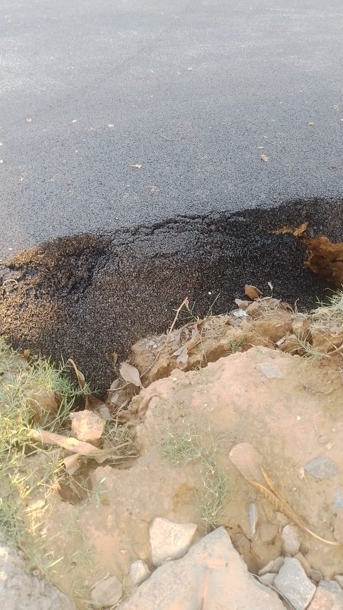 PRINCEB74773214's tweet photo. महोदया में UPSIDA SITE-C RESIDENTIAL GREATER NOIDA का निवासी हूं
मोहदाया सेक्टर की समस्या कुछ इस प्रकार है
1 सभी सीवर लाइन व नालिया ओवरफ्लो कर रही हैं
2 सेक्टर में कूड़ा निस्तारण की कोई व्यवस्था नहीं है
महोदया आपसे आसा है की आप इस विषय पर जल्द ही संज्ञान लेंगे
@CMOfficeUP
@UPSIDA https://t.co/s13PThvQwv
