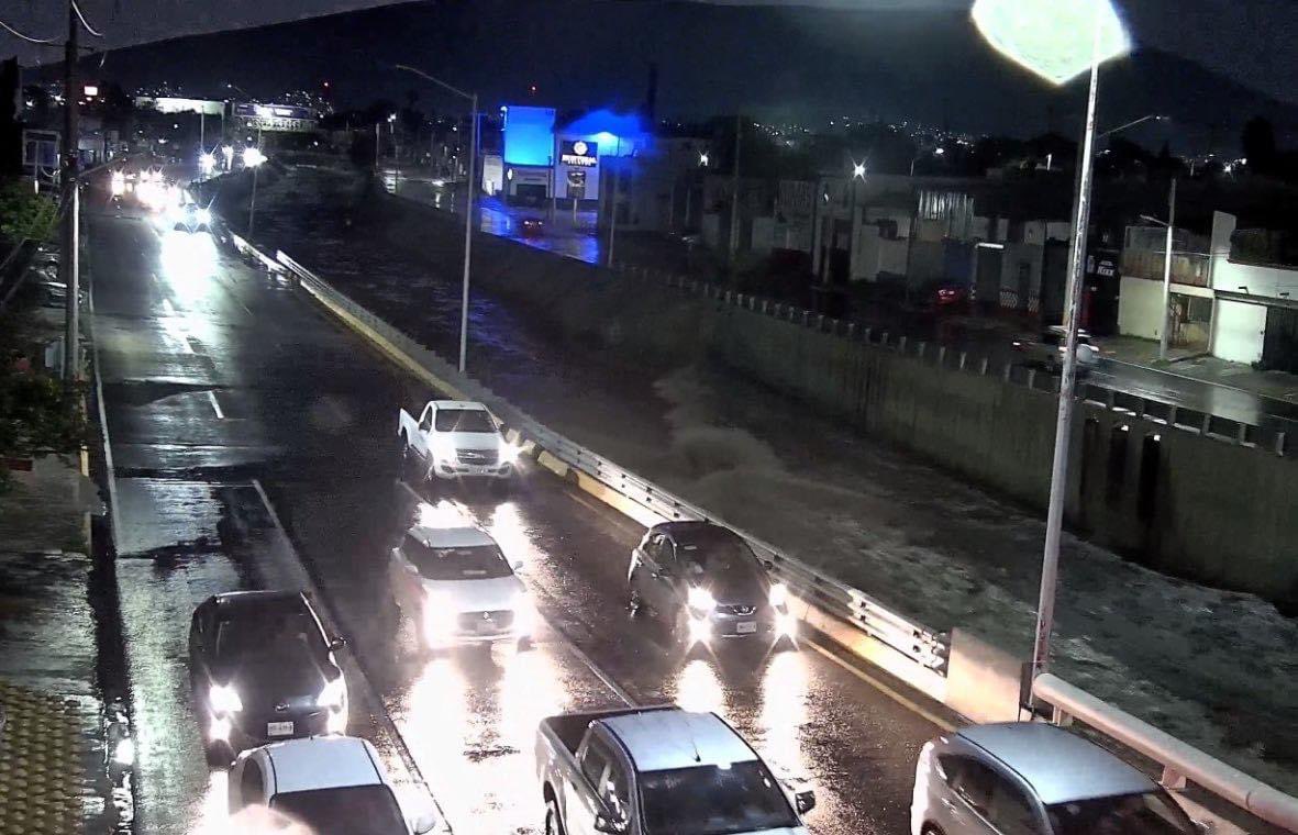 distritoregio's tweet photo. Así las afectaciones en algunas zonas de #Monterrey al paso de la lluvia y viento que se registró esta tarde-noche.
#Mty #LluviayViento #DistritoRegio #Noticias https://t.co/m9h5C18SiU