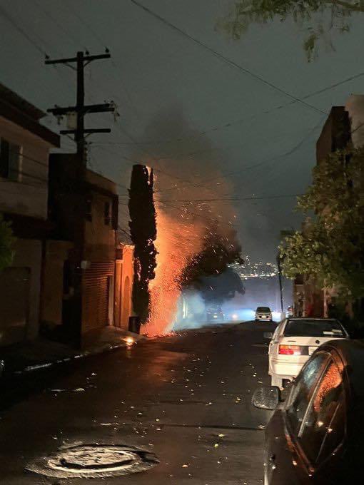 distritoregio's tweet photo. Así las afectaciones en algunas zonas de #Monterrey al paso de la lluvia y viento que se registró esta tarde-noche.
#Mty #LluviayViento #DistritoRegio #Noticias https://t.co/m9h5C18SiU