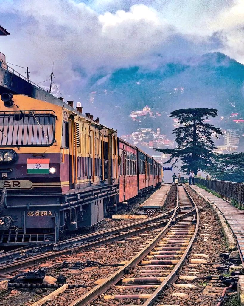 Today's #railway #photo - the beautiful view of Shimla and the hills from the equally beautiful Shimla railway station, in the jurisdiction of @drm_umb in @RailwayNorthern! Pic courtesy, Aayush! #IndianRailways #trains #photography @hp_tourism @himachal_queen @DoctorAjayita