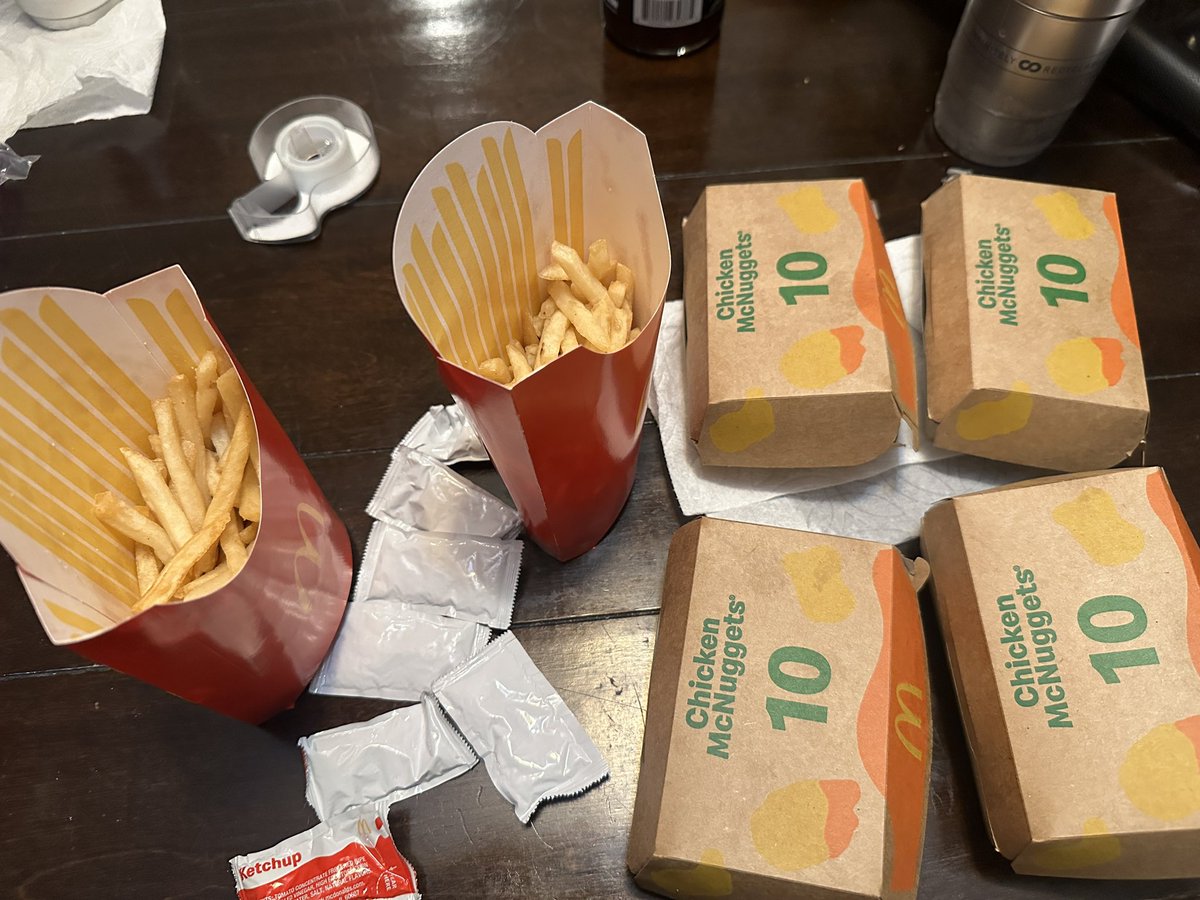 panda_pete's tweet photo. Hey @McDonalds , what the hell is this? Received my delivery order that I ordered THROUGH the McDonald’s app.. it was missing the drinks for 2 happy meals, I got no sauces, and these fries were half filled. I go to the location and they tell me it’s an UBER PROBLEM?! HOW?! https://t.co/pNLKzZJyUr