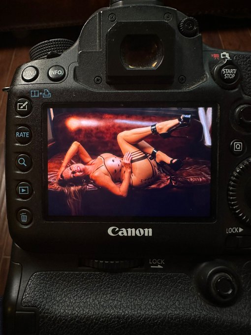 Working hard or hardly working? Actually working very hard here 🥰 for you guys!!! Love it when @alexandresartre