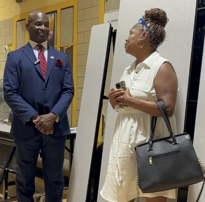 Royce4Congress's tweet photo. Getting out in the district to meet people is so fun 🙏🏾😊#congress #detroit #michigan #school #education #sel #socialandemotionallearning https://t.co/jDB3KHp1oz