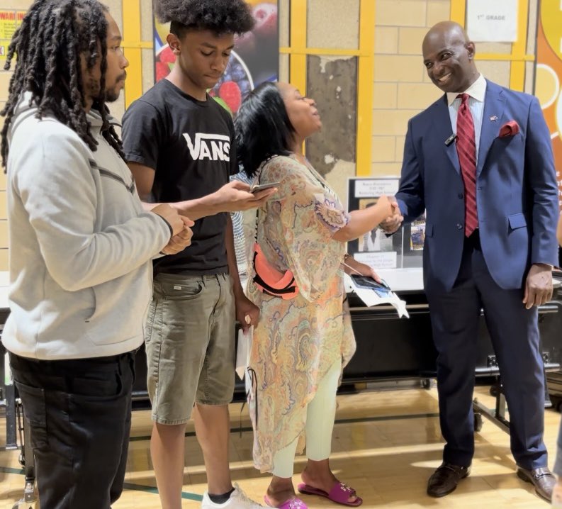 Royce4Congress's tweet photo. Getting out in the district to meet people is so fun 🙏🏾😊#congress #detroit #michigan #school #education #sel #socialandemotionallearning https://t.co/jDB3KHp1oz