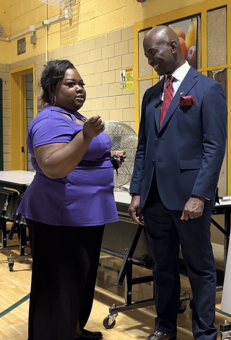 Royce4Congress's tweet photo. Getting out in the district to meet people is so fun 🙏🏾😊#congress #detroit #michigan #school #education #sel #socialandemotionallearning https://t.co/jDB3KHp1oz