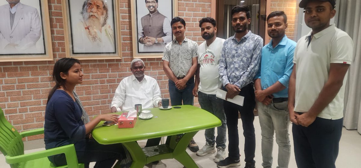 AmbaPrasadINC's tweet photo. माननीय मुख्यमंत्री श्री @ChampaiSoren जी से मुलाकात कर पीजीटी के शेष बचे सात विषयों के नियुक्ति प्रक्रिया को शीघ्र पूर्ण कराने हेतु अनुरोध किया। https://t.co/uygLldbzZK