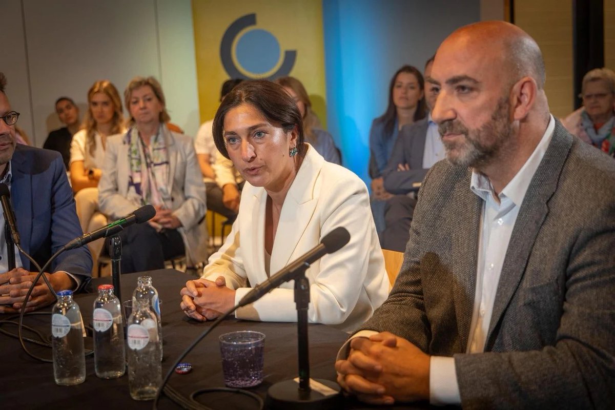 Zu_Demir's tweet photo. De slimste kilometerheffing is geen kilometerheffing. In ons land is het finaal de werkende middenklasse die voor zo’n heffingen opdraait. Ik pas daarvoor. #HBVLdebatten https://t.co/bXtwanNdou https://t.co/1mJVzEkjbb