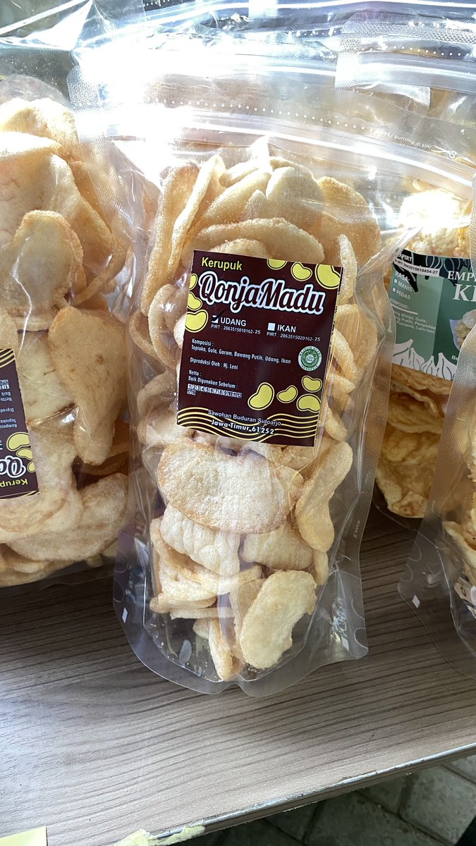 nadiaafathma's tweet photo. Jumat (7/6),Nadia,Luhkan #Sidoarjo,di UKM Ibu Hj. Leni Ds.Sawohan Kec. Buduran, melaporkan #Produksi Terasi Udang sebanyak 5kg harga jual Rp. 12.000/ pc (60gr), Kerupuk Udang sebanyak 10kg, harga jual Rp.60.000/kg (mentah), Rp. 15.000/pc (matang) #GiatLuhkanSatminkalBWI #Luhlapor https://t.co/BXjPE29upO