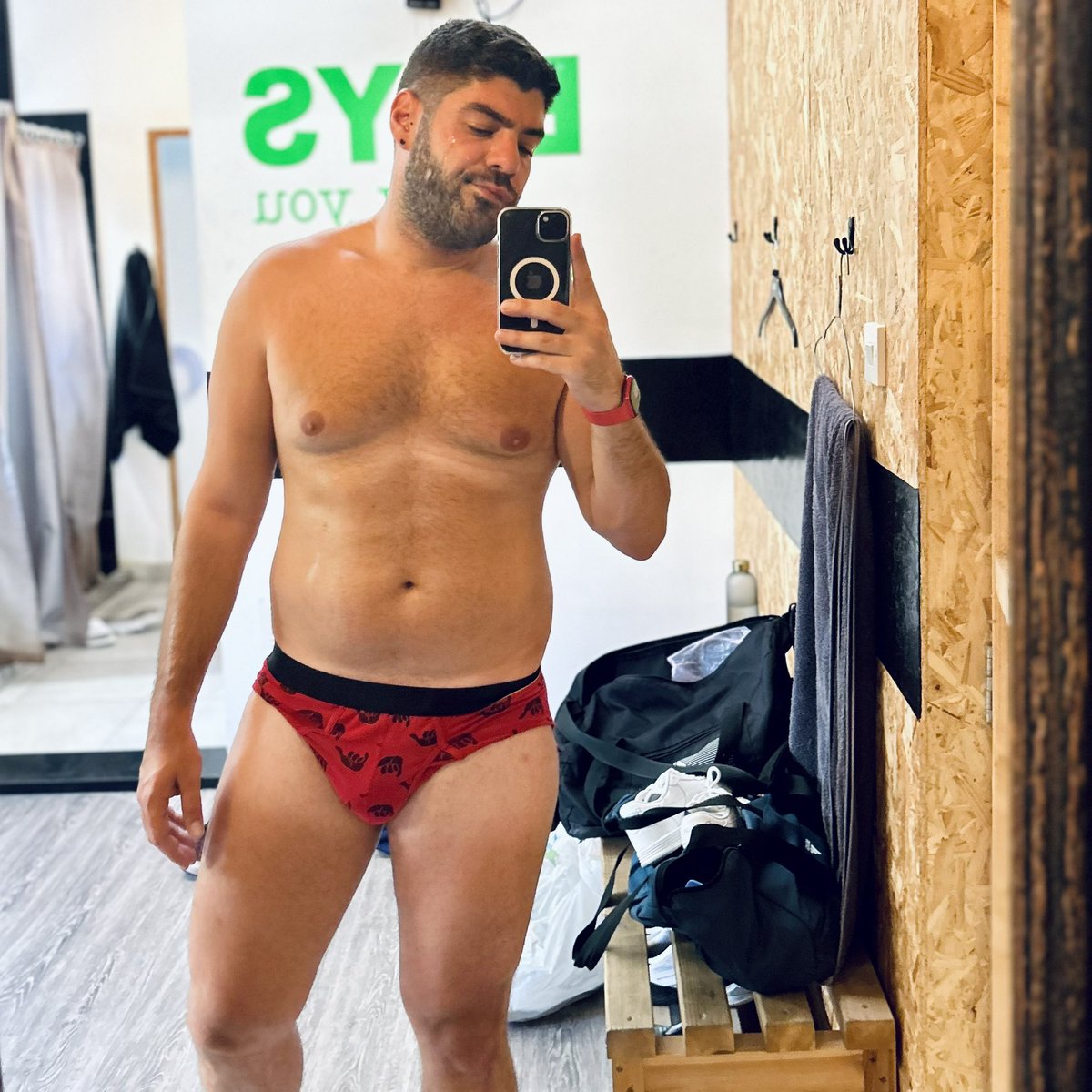 nicholasspap's tweet photo. Friday feeling 🥳🫶🏻⚡️💖 #postwod https://t.co/hbE0mvbfUc