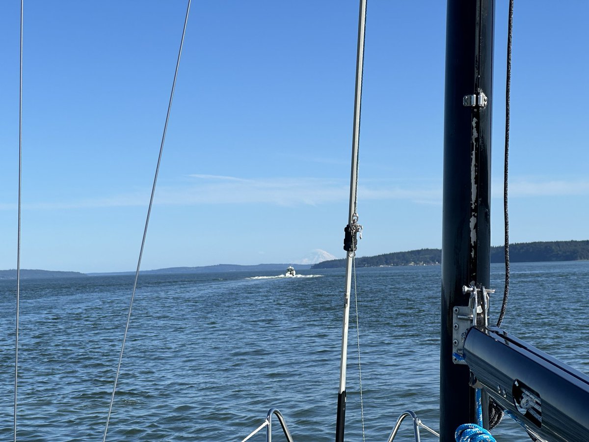J_T_Ray's tweet photo. @MtRainierWatch pic doesn’t do it justice, but we had a great view from Whidbey today. https://t.co/4QnMGDYy0E