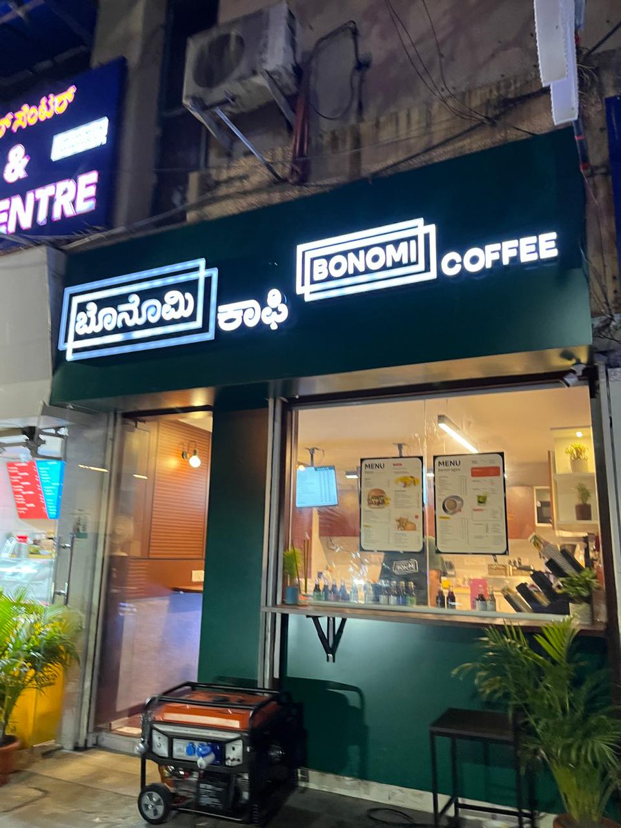 VishrutMangoli's tweet photo. Met @lightroastguy yesterday at Bonomi Kormangala.
Tiramisu coffee is a must-try. 
Some things that I did not know,
1)They dont use an espresso machine to extract coffee but use decoction. 
2)Makes their own syrups which have way less sugar.  
Absolutely amazing. 
Do try it out. https://t.co/mFdcZ3ZIO0