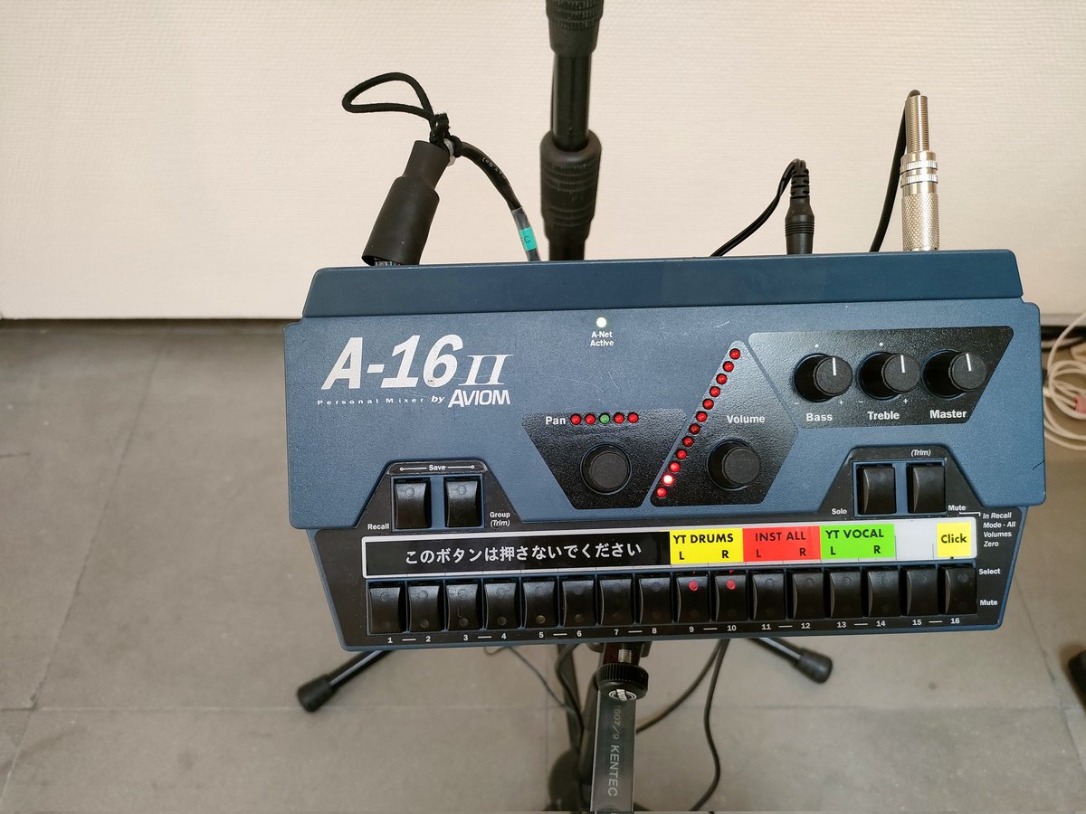 chat_com's tweet image. 高橋幸宏コレクション見てきた。
ライブ映像でドラムパートだけにしたり、クリックをミックスしたりできるのがなかなか興味深かった。
360°サウンドで一番好きな『Something In the Air』がかかってて泣きそうになったけど大人だから泣かない。
撮影OKだから山程撮影した！