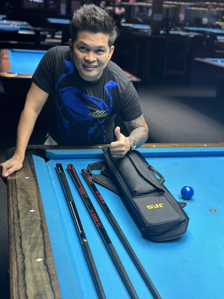 KEivnC's tweet photo. フィリピンのスーパーマン「ロベルト・ゴメス」(ROBERTO GOMEZ)もKOを愛用しています。彼のJ Flowersキューには「KOタップM」が付いています。本人のコメント:「多くの人が私のキュータップを聞きますが、答えは『KO tips Medium』です。#KOTIP #KOBROTHERS #KOJUMPCUE #KOタップM #GOMEZ https://t.co/daMotmWLRX