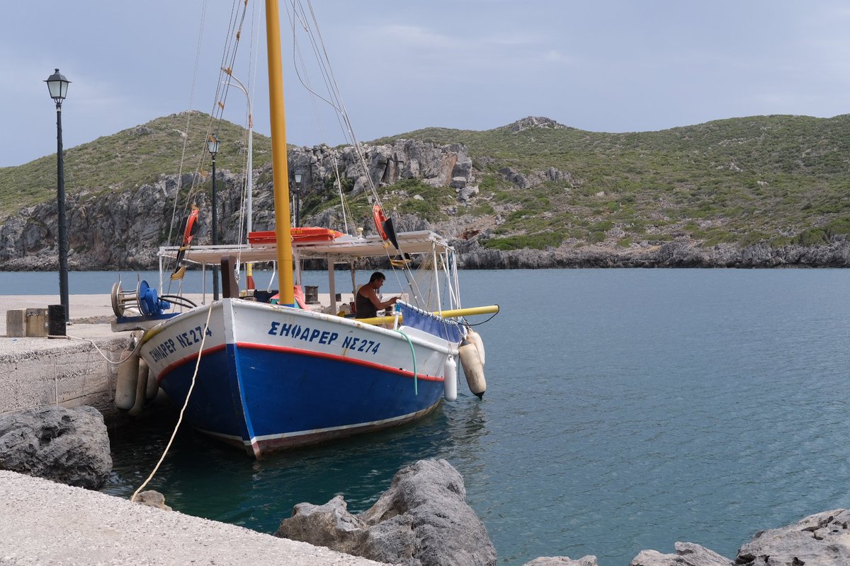 jtu35's tweet photo. Le fjord naturel de #Gerakas, un village dont l'activité est essentiellement la pêche et le tourisme 🤗 Belle journée à tous 🙂
#greece #grèce #Greek #travel #voyage #Trip #photo #photographer #photographie #fujifilm #monemvasia #portofgerakas https://t.co/WM6M5p1GUR