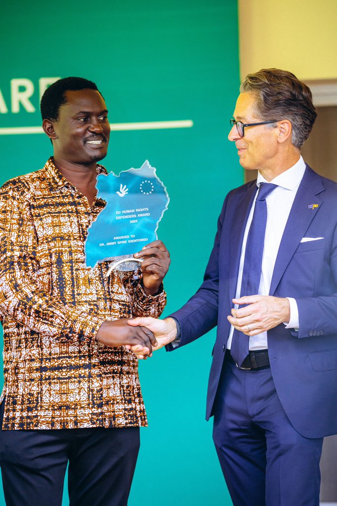 The President said that he is aware that those who are exposing government are given a lot of money by foreigners through Awards. The President can’t be telling a lie. I trust his sources. I’m therefore going to sue the EU for giving me an award WITHOUT A SINGLE CENT. The