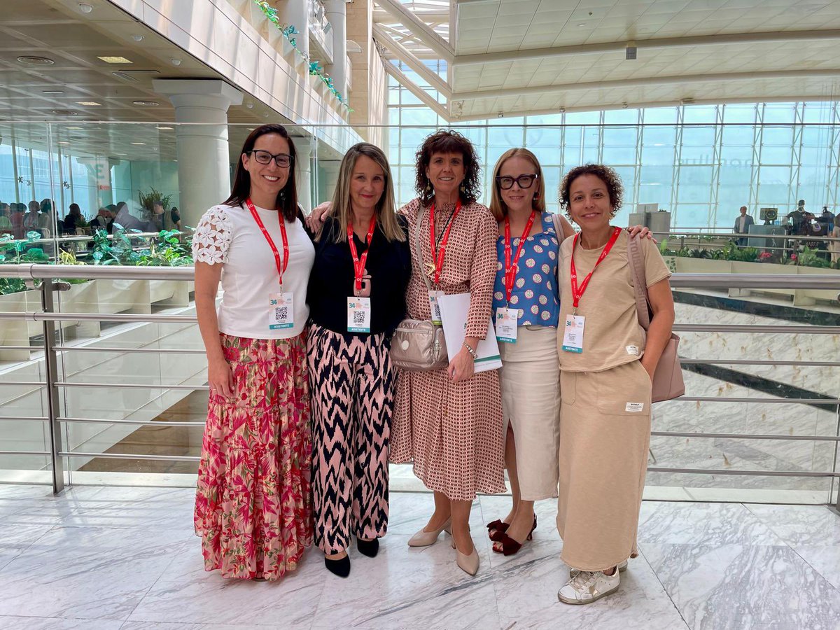 DesireAlemnSeg2's tweet photo. Maravillosos encuentros en #34ANDE. Lo prometido es deuda, a por muchos más 👏.
Personas que suman siempre❤️
@bflasquetty @MelbaEstupin @AuxiDaz2 https://t.co/CaaG4RLqWg