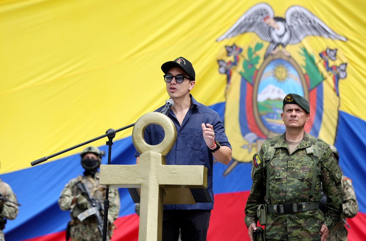 ecuadorprensaec's tweet photo. Presidente Noboa asegura que narcoterroristas se enquistaron en Ecuador https://t.co/FYnsiyWmaG
#Narcoterroristas #Infiltración #Criminales #Acorralados #Conflictointerno #Seguridad https://t.co/aD2SkkgW5p