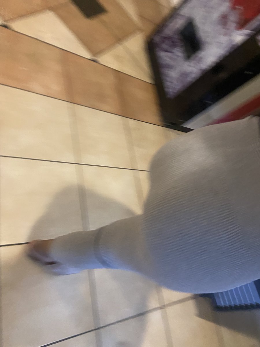 PublicBooties's tweet photo. She had a nice lil booty and she actually caught me and let me smash 🔥🔥��💪🏽
#booty #greyleggings #ass #bootydress https://t.co/DStCMLKPQX