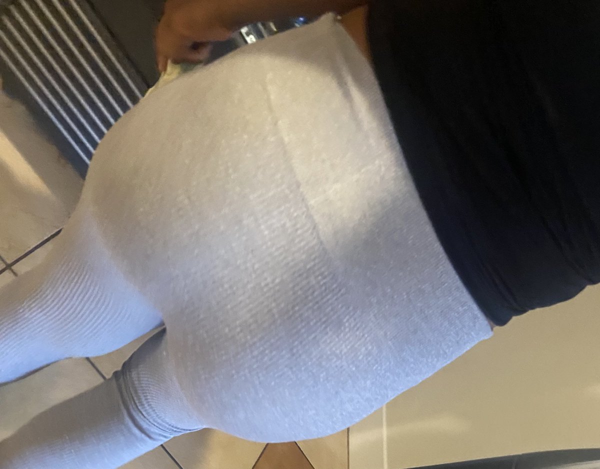 PublicBooties's tweet photo. She had a nice lil booty and she actually caught me and let me smash 🔥🔥��💪🏽
#booty #greyleggings #ass #bootydress https://t.co/DStCMLKPQX
