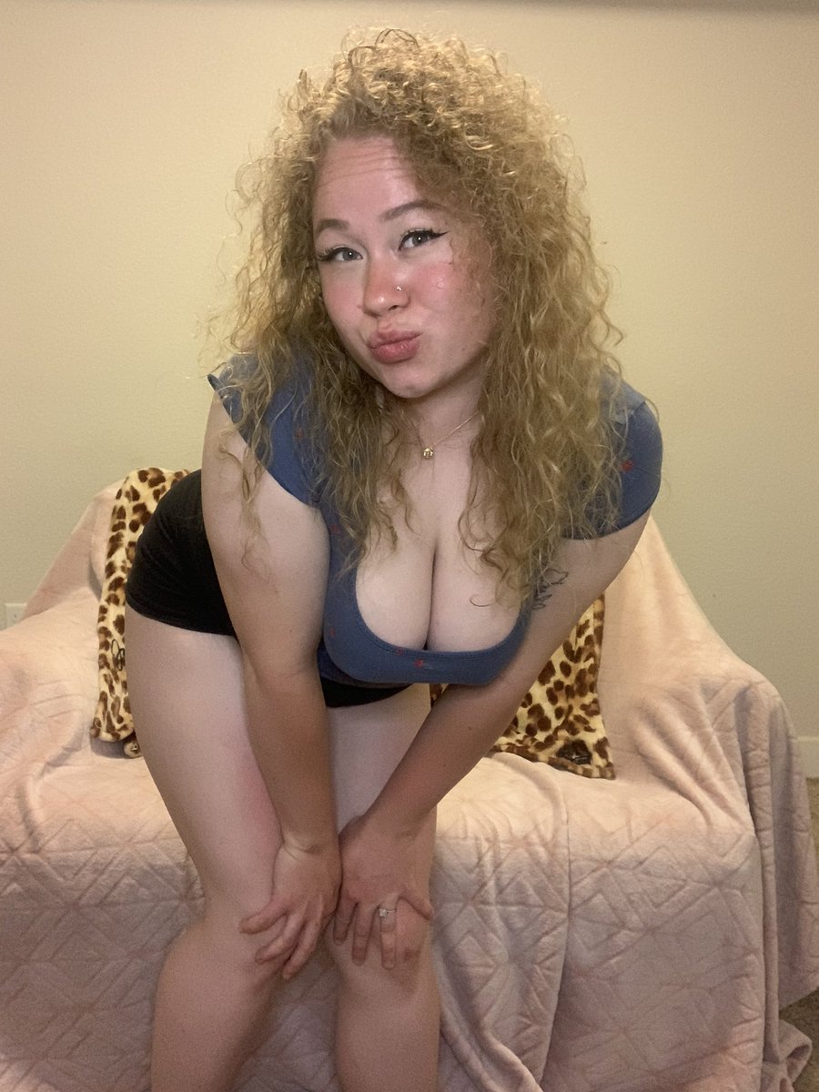 StickySamicky's tweet photo. Let me be the reason you get hard 😋 then hmu so I can help take care of that for you bby 😘
#nsfw #milf #sellingcontent #stickysamicky https://t.co/S0olM6lRY6