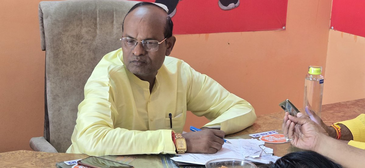 SinghSyana's tweet photo. #जनसुनवाई
आज बुलन्दशहर कार्यालय पर आये सम्मानित क्षेत्रवासियों व अन्य क्षेत्र से आयी देवतुल्य जनता की समस्या सुनकर समाधान हेतु सम्बंधित अधिकारियो को निर्देशित किया।
जनता की हर समस्या का समाधान ही मेरी प्राथमिकता है।
#devendrasinghlodhi
#Rajveersinghrajubhaiya #BJP4UP https://t.co/kU4iKXWs8u