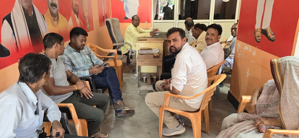 SinghSyana's tweet photo. #जनसुनवाई
आज बुलन्दशहर कार्यालय पर आये सम्मानित क्षेत्रवासियों व अन्य क्षेत्र से आयी देवतुल्य जनता की समस्या सुनकर समाधान हेतु सम्बंधित अधिकारियो को निर्देशित किया।
जनता की हर समस्या का समाधान ही मेरी प्राथमिकता है।
#devendrasinghlodhi
#Rajveersinghrajubhaiya #BJP4UP https://t.co/kU4iKXWs8u