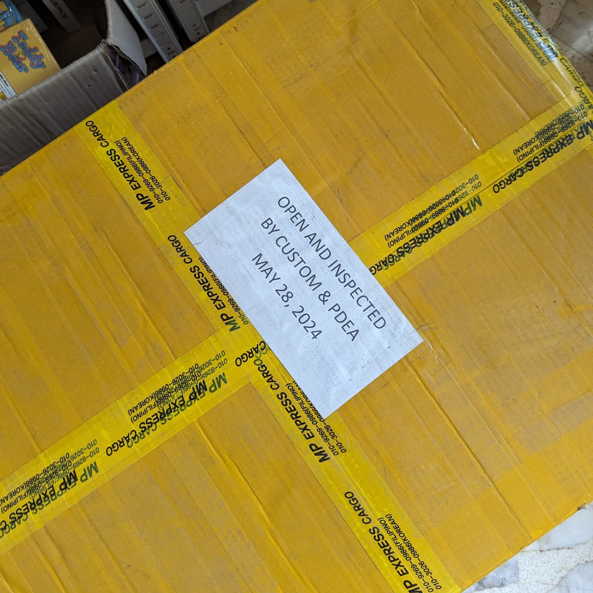 chingeechingu's tweet photo. #ChingeeUpdates
Box delivered! ๐ญ๐ญ๐ญ
Sorting then wil send shipping notice to concerned buyers. Will prio ship out po as long as all balances settled.
Nagkasabay daw ng sh*b* arrival from Thai kaya 3wks po na hold. All boxes were opened and inspected by PDEA. https://t.co/9KQiWlZYr0