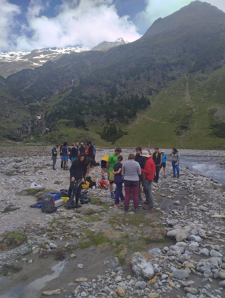 SPiccolroaz's tweet photo. Field trip with 4th year #Environmental #Engineering students at @UniTrento to Val Ridanna (Italy), along the beautiful braided Ridanna stream.
The monitoring menu included:
- Flow measurements with various instruments 
- Granulometry survey
- On-site #river #morphodynamic pills https://t.co/6vgFKgk2vS