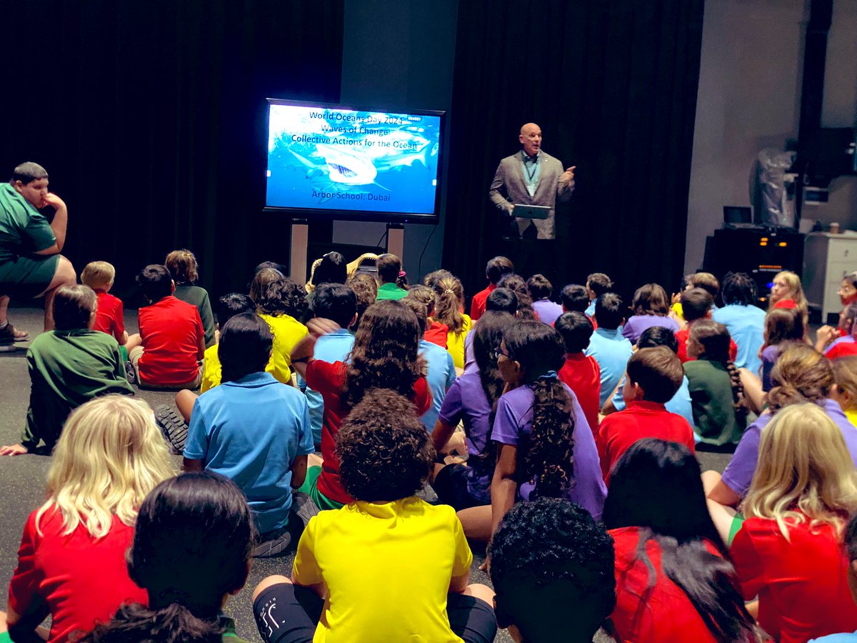 ArborPrimary's tweet photo. As we think ahead to #WorldOceansDay🌊 here @ArborDubai💚, it’s a pleasure to welcome @NatGeo💛’s #MarkAddison🦈 to learn about the magnificence and magnitude of the #oceans🌅, and why/how we can do our part🕊️. How will you🫵🏽 be the #tidesofchange🌊 this year and beyond🤔? 🙏🏼🌿🏆 https://t.co/lVWaSa03C8