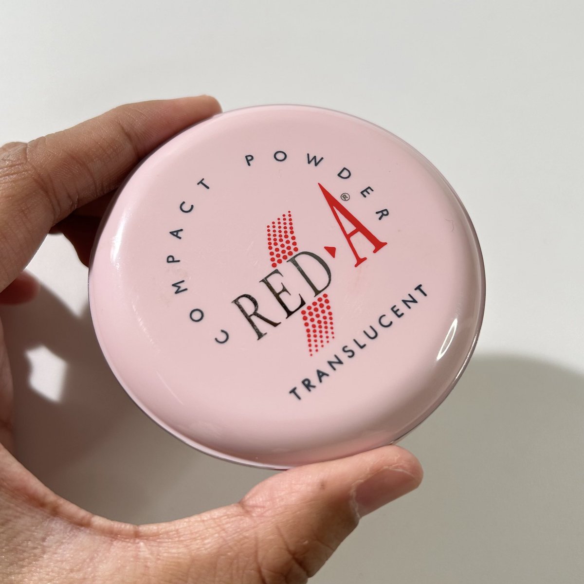 tiramissad's tweet photo. ౨ৎ @myRed_A compact powder in translucent 🍥

produk yang selama ini aku cari sebagai netral undertone yang complexion-nya suka too warm 🥹 

#RedATranslucent #MyRedA #RedACosmetics #AlphaGen #TranslucentPowder #CompactPowder #CrystalGloKit https://t.co/UyWNVKAsLQ