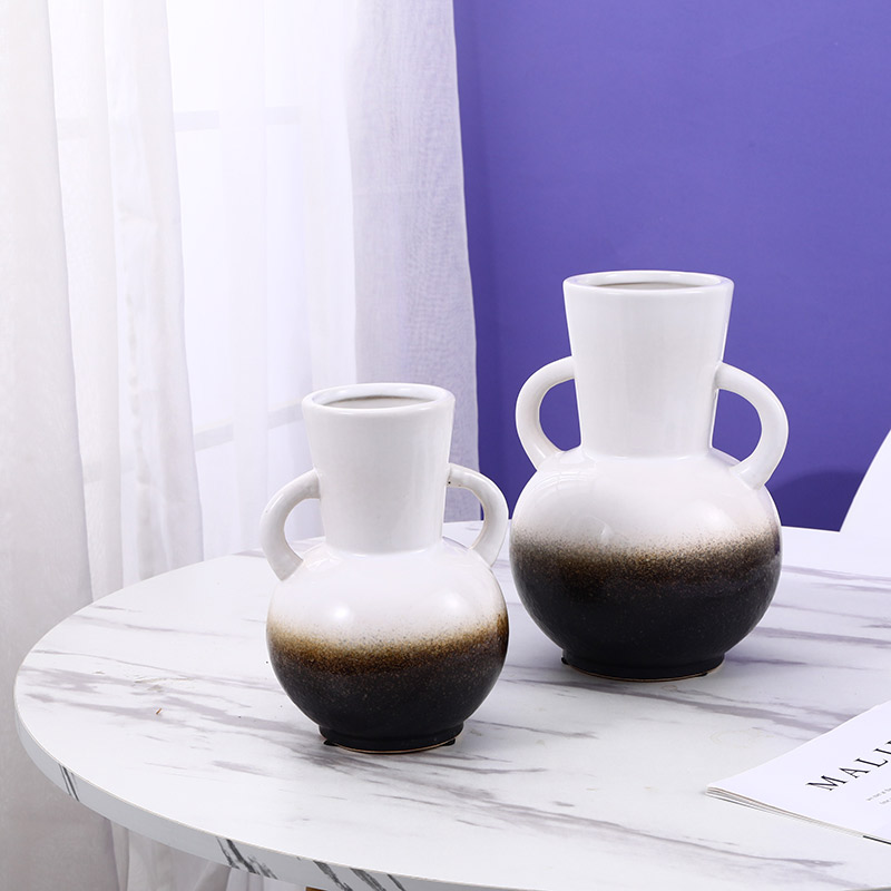 JiweiLuyu's tweet photo. 🤎Introducing our stunning range of decorative ceramic vases, meticulously crafted with exquisite detail and a charming shape. Each vase is a work of art, showcasing vibrant colors and intricate designs that are sure to captivate. 
📩E-mail: sale5@jiweiceramic.com
#CeramicVases https://t.co/mF7tKifcQG