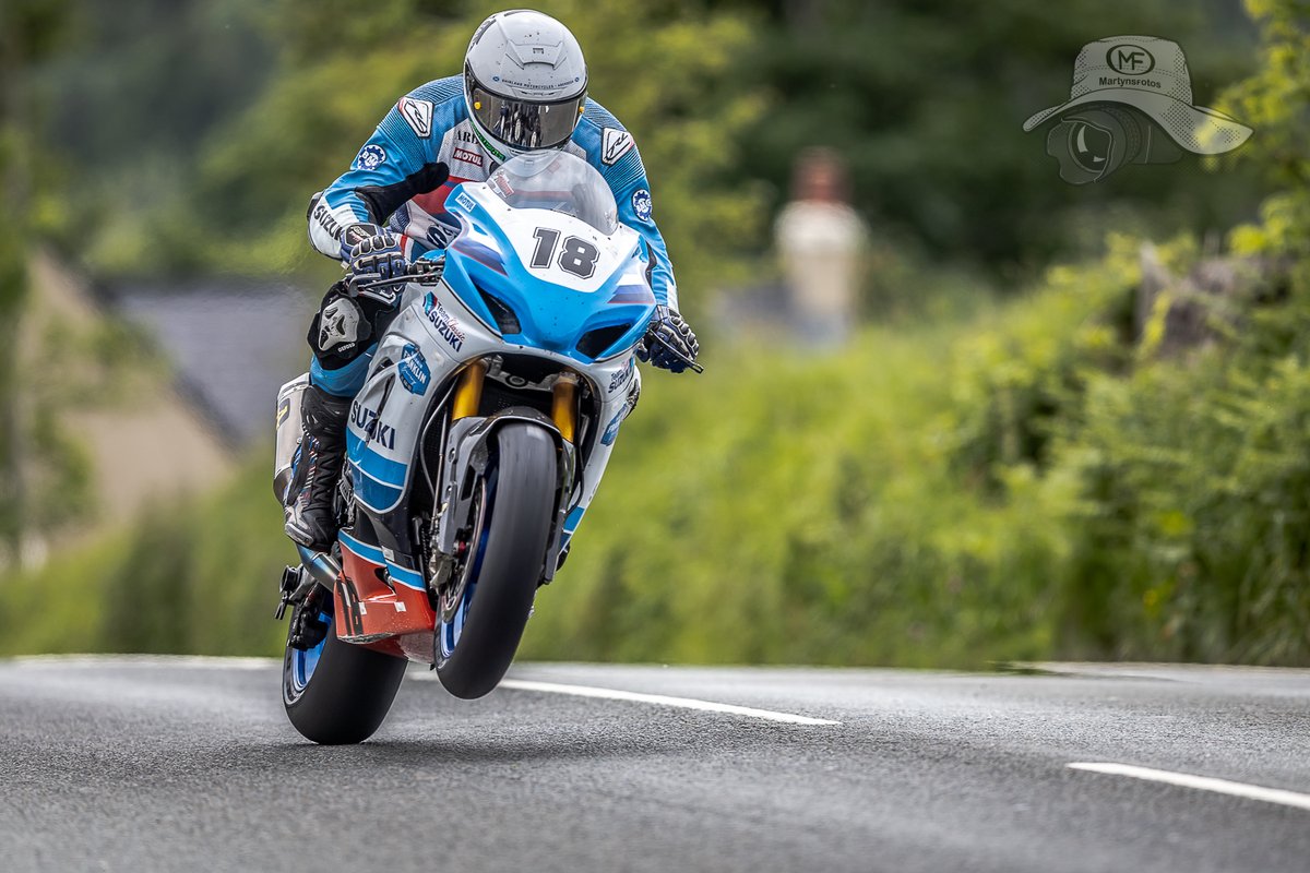 RaceTorx's tweet photo. Once again this year, the IOM TT Paddock sees a multitude of users opting for Racetorx thumb brakes, amongst them being Team Classic Suzuki alongside rider Shaun Anderson. #iomtt #iom #isleofman #isleofmantt #thumbbrake #thumbrake #suzuki #racing #motorcycleracing #roadracing https://t.co/ARBnA8TMne