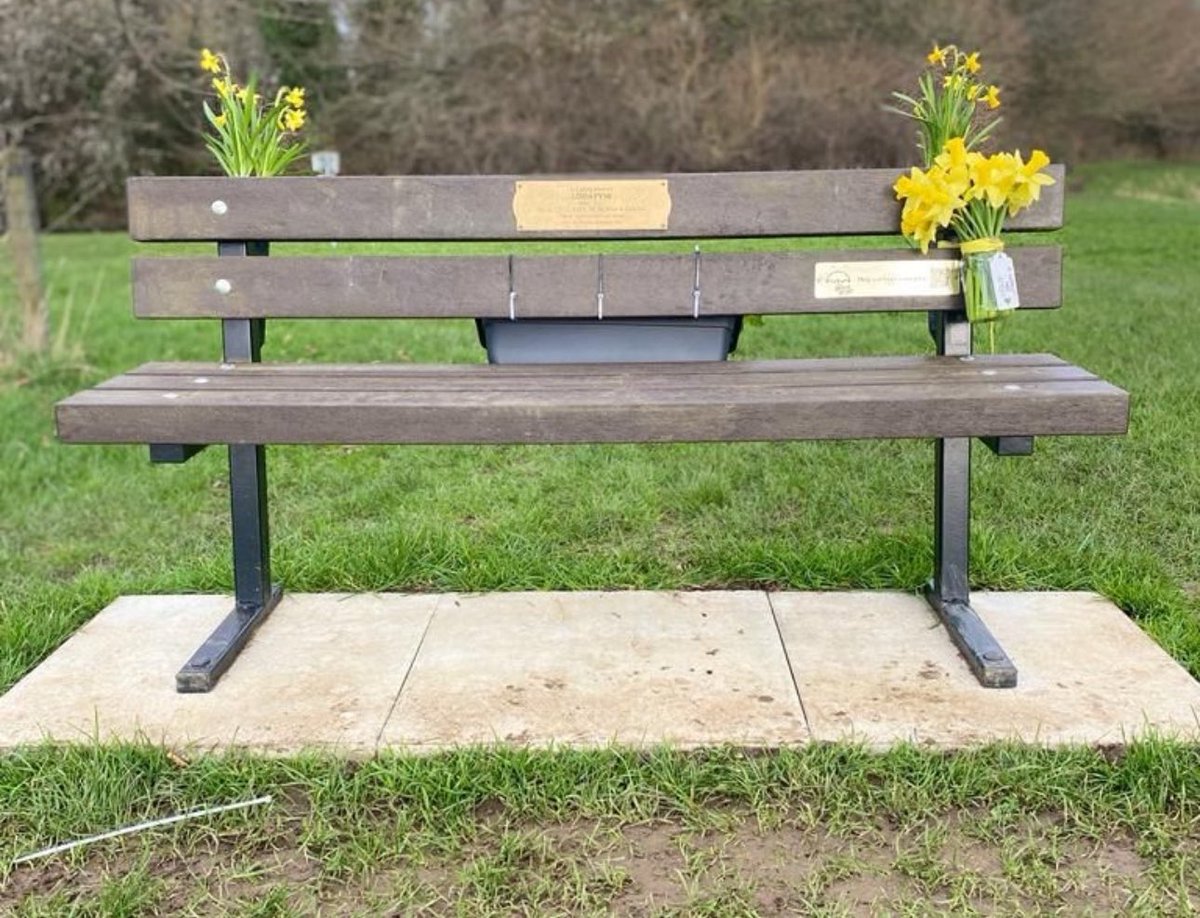 goodgrieftrust's tweet photo. Good morning,
We have a busy weekend ahead as we prepare to celebrate one year since we launched our #SitWithHope campaign.
We will be at The Royal Windsor Flower Show tomorrow & look forward to taking to visitors about our #HelpandHope plaques.
Almost 700 plaques have now are being installed on benches in communities across the UK signposting the bereaved to a choice of immediate support wherever they live.
We hope this national initiative will help those grieving know where to find hope when they need it most.
Please order your plaques here:
🧡☂️https://t.co/VGU9DIueRy