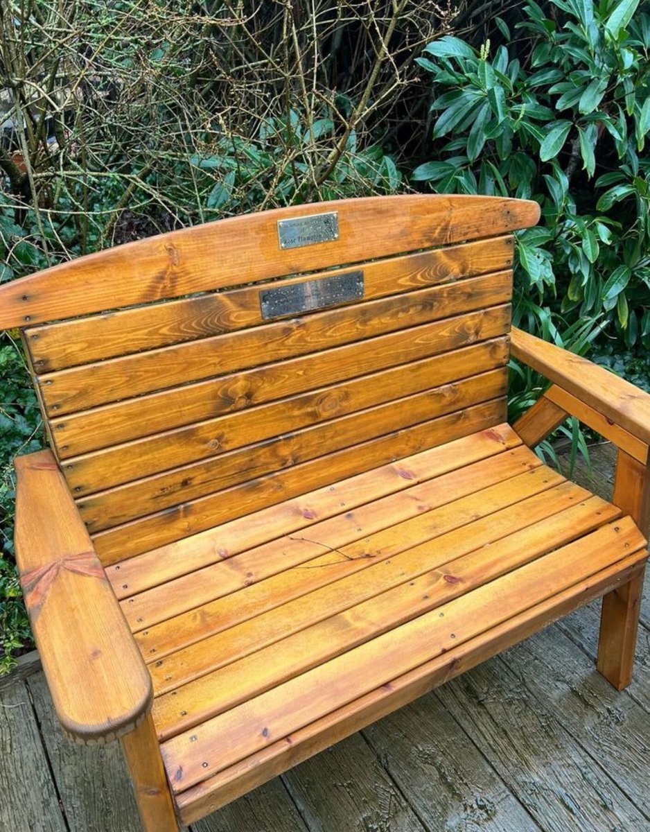 goodgrieftrust's tweet photo. Good morning,
We have a busy weekend ahead as we prepare to celebrate one year since we launched our #SitWithHope campaign.
We will be at The Royal Windsor Flower Show tomorrow & look forward to taking to visitors about our #HelpandHope plaques.
Almost 700 plaques have now are being installed on benches in communities across the UK signposting the bereaved to a choice of immediate support wherever they live.
We hope this national initiative will help those grieving know where to find hope when they need it most.
Please order your plaques here:
🧡☂️https://t.co/VGU9DIueRy