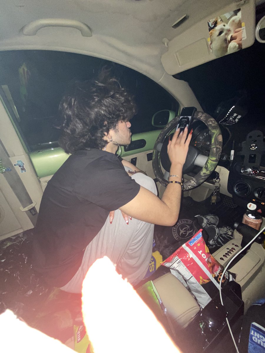 Guys he won’t get off twitter 😭